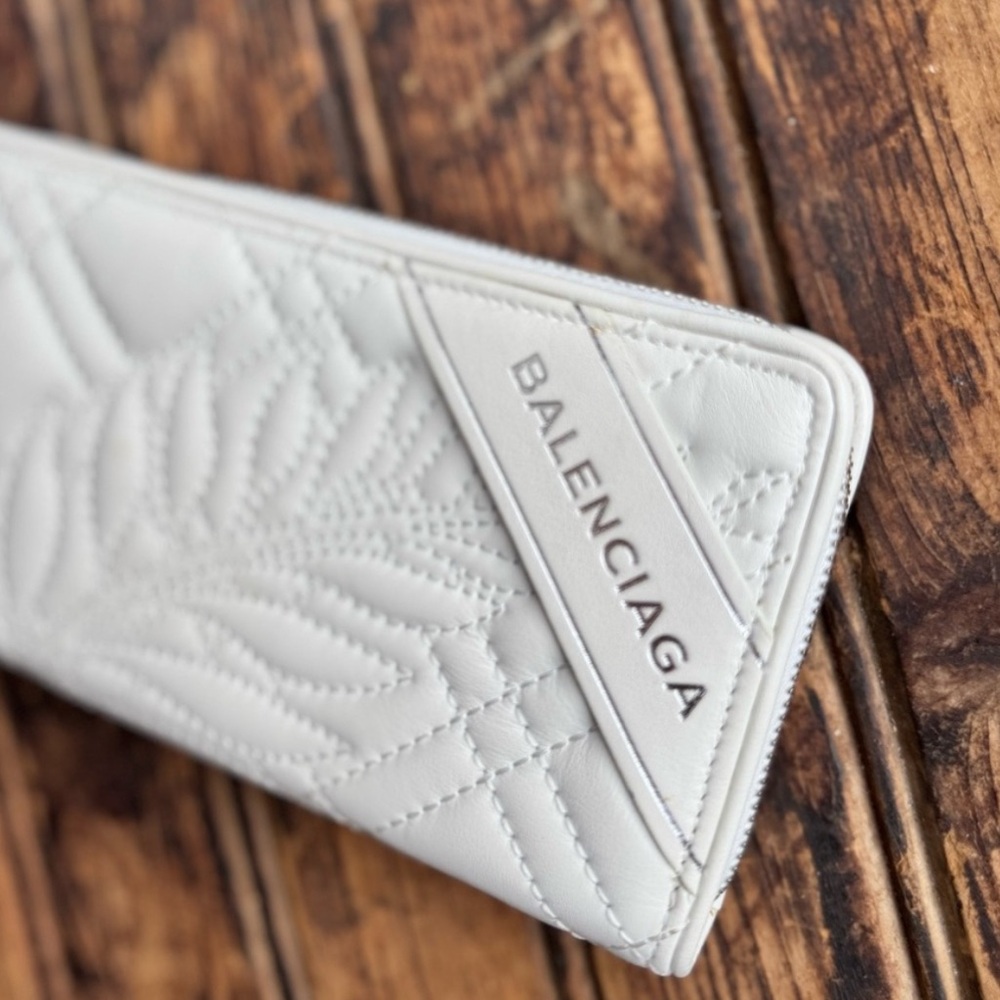 Balenciaga White Quilted Women's Wallet - Picture 5 of 8